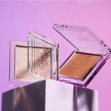 L.A. Girl Glow Envy Bouncy Bronzer For Women Sunkissed Glow Bronzer For Makeup With Goodness Of Jojoba Oil Squalene & Vitamin E Longwearing Natural Airbrushed Finish Bronzer (Pack Of 1