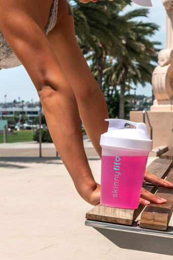 SkinnyFit Super Shaker Bottle 20oz. BPA free with Mixing Grid Technology, Leak Proof, Cup Holder Compatible, Perfect for Pre- and Post-Workout Protein Shakes