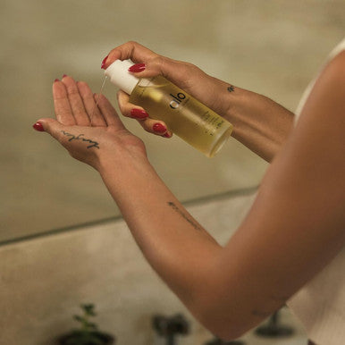 Alo Head-to-Toe Glow Oil + Travel | Glow-Boosting Natural Dry Body Oil | Jojoba, Amla, Aloe & Vitamin E | Hydrates & Nourishes Skin | Citrus Scent | 3.2 + 0.7 Oz